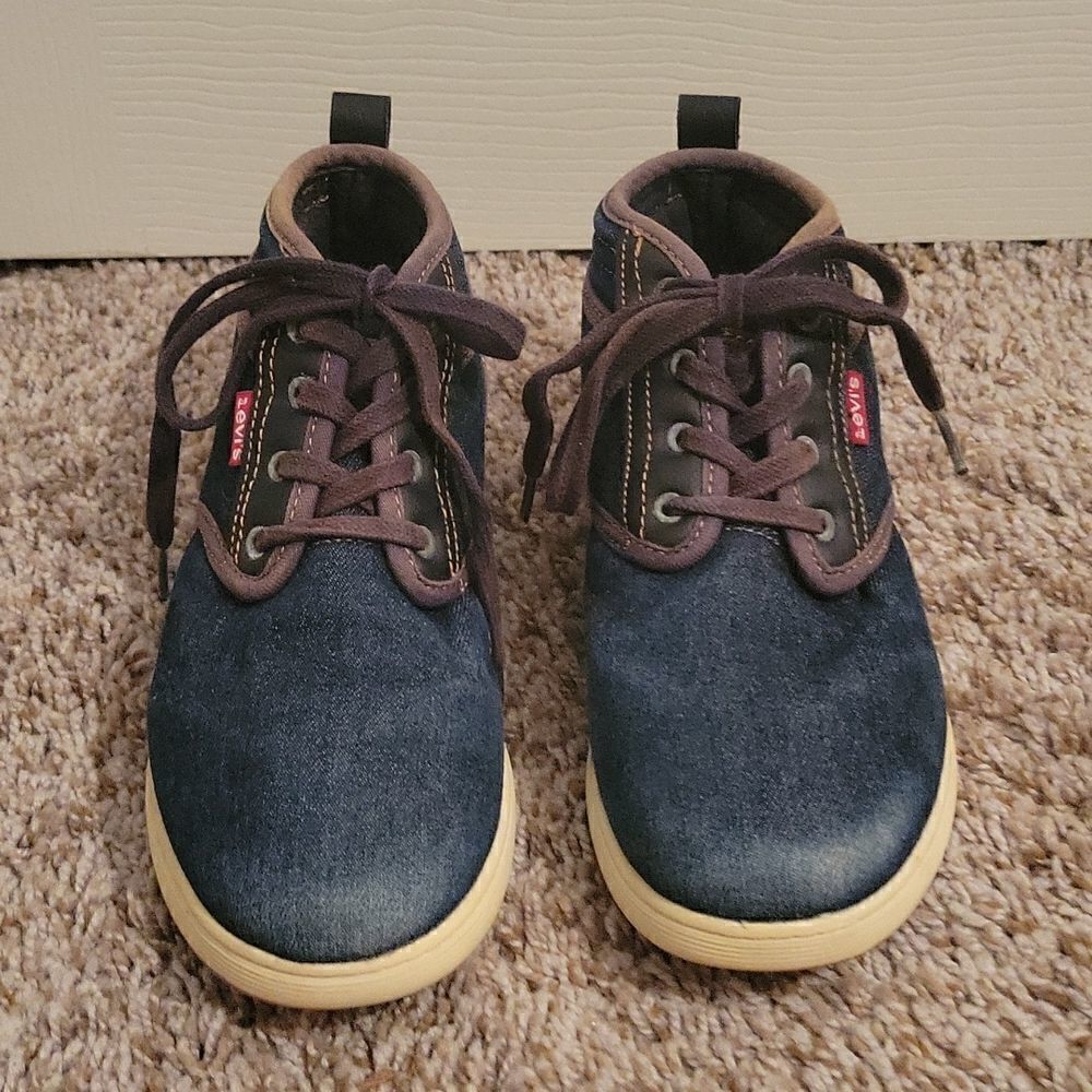 Levi's denim high top shoe size 4.5